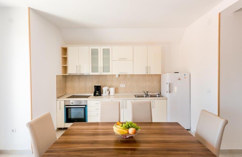 Apartments Lille Херцег-Новий Екстер'єр фото