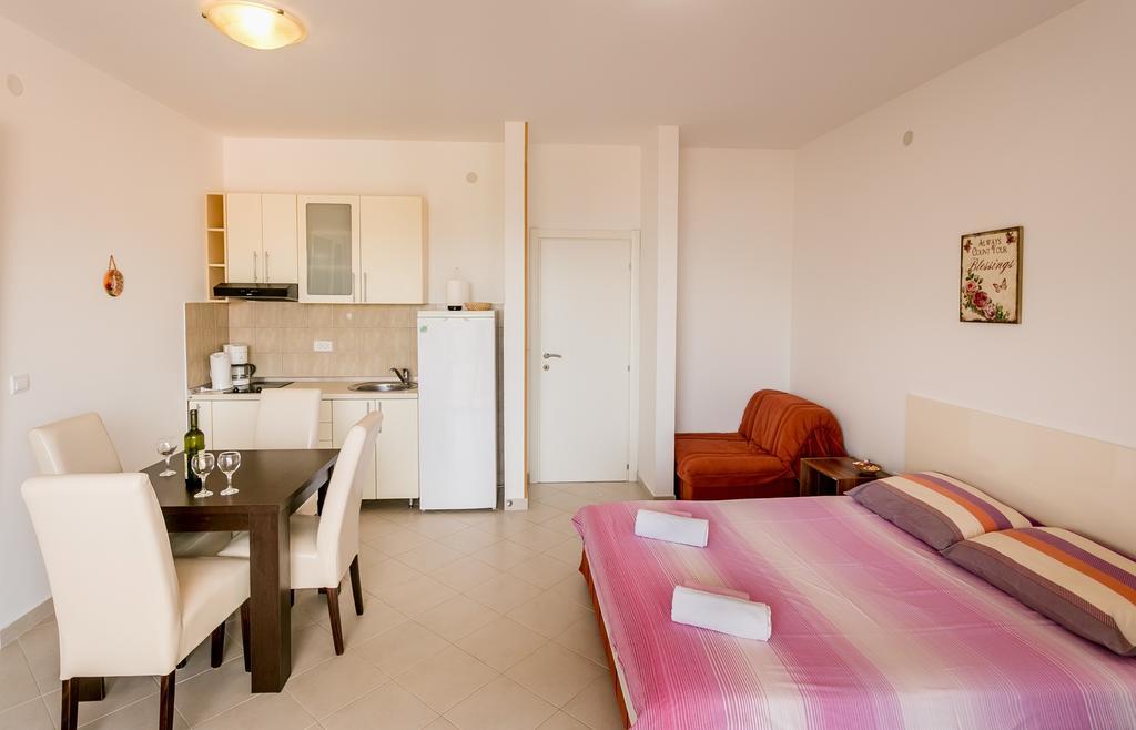Apartments Lille Херцег-Новий Екстер'єр фото