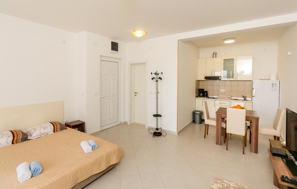 Apartments Lille Херцег-Новий Екстер'єр фото