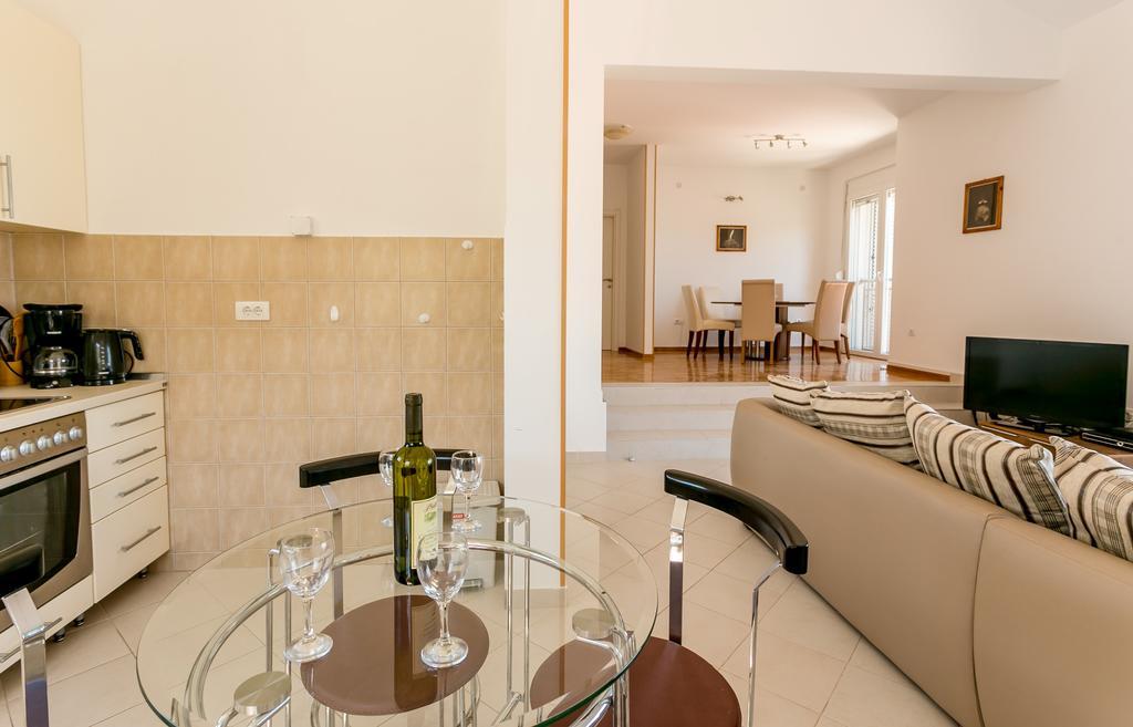 Apartments Lille Херцег-Новий Екстер'єр фото